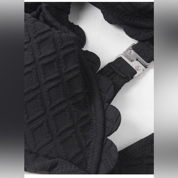 CUPSHE Women's One Piece Swimsuit Sexy Black Cutout Scallop Trim Bathing Suit - Picture 4 of 5